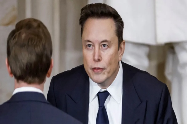 Musk_arrives